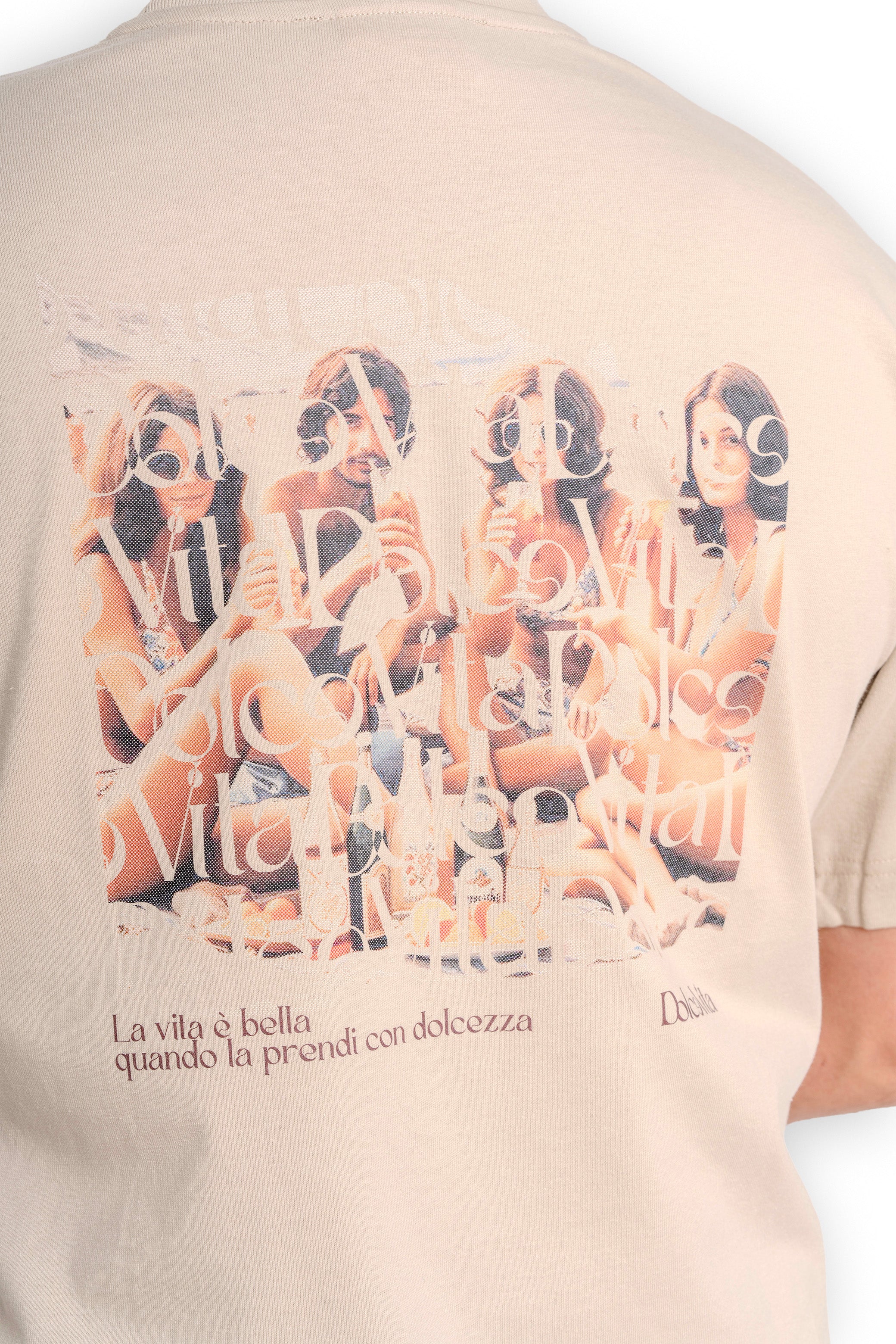 Détail de l'illustration haute définition au dos du t-shirt La Vita è Bella