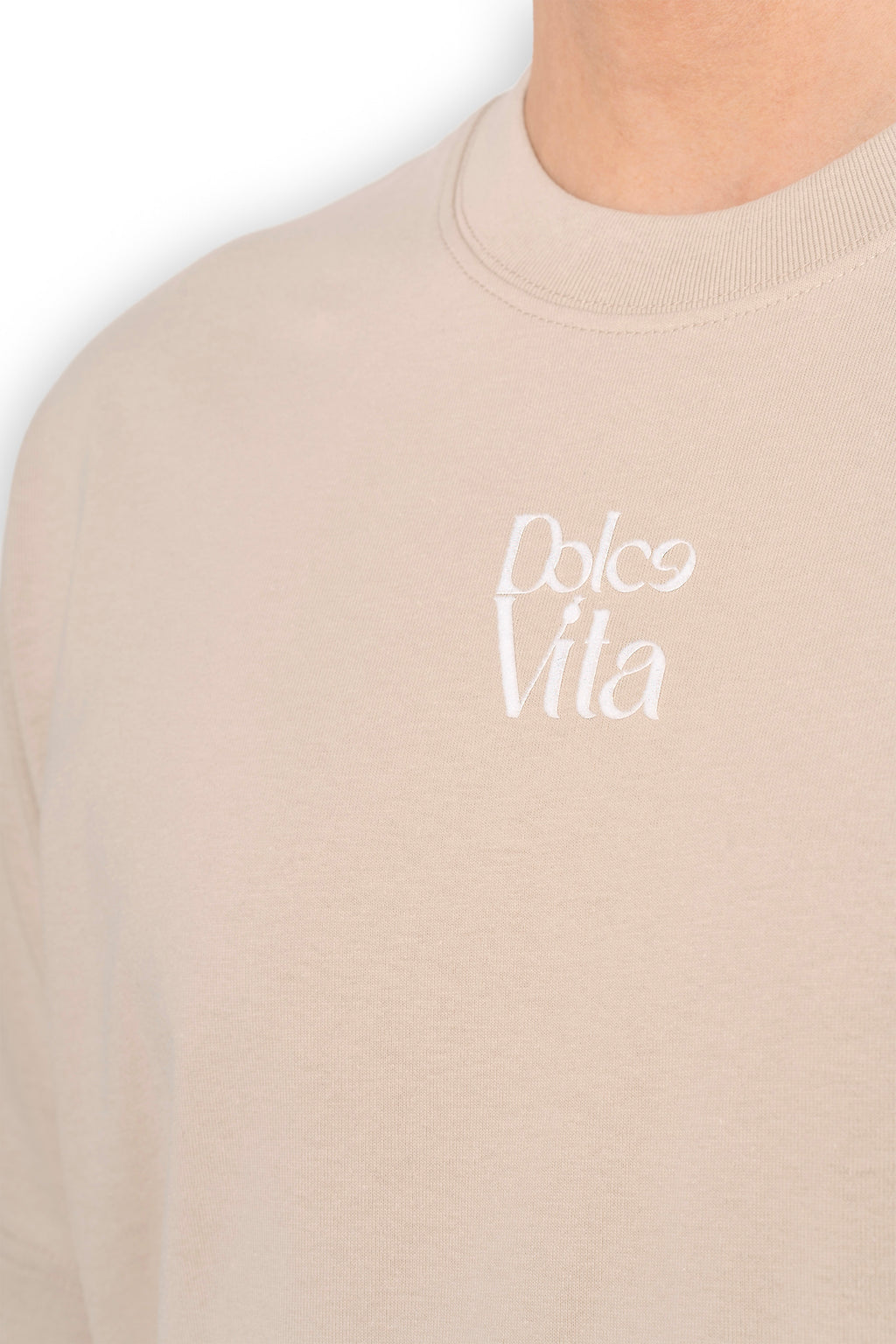 Détail du logo en relief à texture veloutée du t-shirt La Vita è Bella