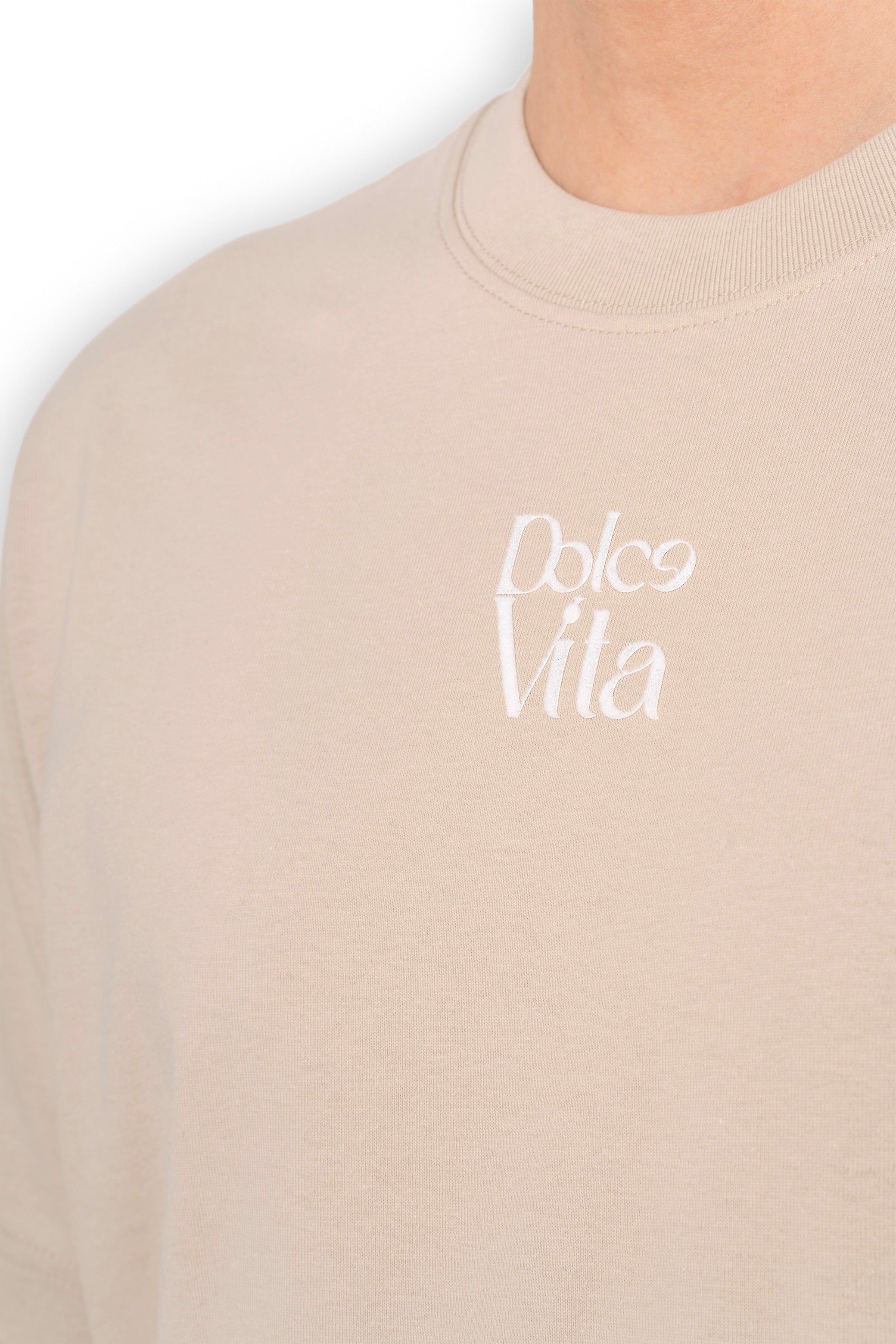 Détail du logo en relief à texture veloutée du t-shirt La Vita è Bella