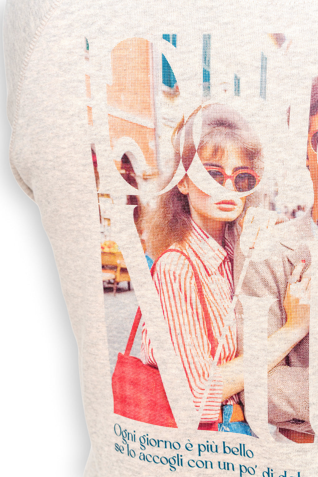 Détail de l'illustration haute définition au dos du sweatshirt Ogni Giorno